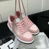 Designer sneakers kalvskinn casual skor reflekterande skor vintage mocka läder tränare kvinnor sneaker lapptäcke fritidssko