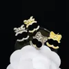 Designers nya bågformade örhängen lyx 18k guldpläterad 925 silverpläterad fashionabla söta tjejörhängen högkvalitativ diamant inlagd örhängen med boxfest