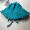 Chapéu de balde de grife para mulheres Luxury Moda de moda de jeans de praia Casquette Bob chapéus largo de verão chapéu de sol com tira de queixo ajustável