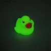 Sand Play Water Fun Baby Shower Toy LED Flash Rubber Duck Söt dusch Vatten Toy Floating Squeeze Duck Toy Baby Chilrens Christmas Gift Q240426