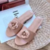 Designer glissades sandales de luxe pour femmes mules plates de la Fashion Week Slippers Camellia Slider Bowtie Not Calfskin Leather Ladies Summer Beach Shoe Casual Shoe Blanc