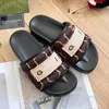 15A Designer Slippers Femmes Slippers Slides Pool Pool Oreiller Sandalman Beach Slippers Mid Heel High Fashion Canvas Luxury Lettre de lettre