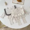 Kledingsets 3 stcs lente herfst baby babymeisjes kleding set comfortabele bloemen blouse broek met slabbetje thuisslijtage h240426