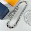 Europe America modedesigner bunden kubansk kedjehalsband armband män kvinnor silverfärg metall graverad v bokstav blomma tjocka kedja smyckesuppsättningar m00919 m0921m