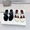 Designer Sandaler Kvinnor Skjut klackar Skor Kvalitetsprodukter från 1 fullt läder inuti utanför raden Womens Flip Flops Head Liten tjock extern slitage RQMX