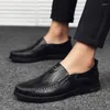 Casual schoenen echte lederen mannen 2024 slip op formele loafers mocassins Italiaanse zwarte mannelijke rijden jkpudun
