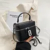 Sznurowanie kobiet kwadratowe torebki 2024 Letnie łańcuchy mody torby krzyżowe Teksturę Pu Bag ramion elegancki elegancki mini telefon komórkowy