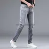 Jeans de créateurs pour hommes jeans européens jeans élastique élastique slim slim small pieds droits mode pantalon gris pour hommes lavés à la mode