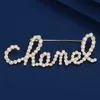 レディースブローチゴールドGブランドLuxurys Desinger Brooch Women Pearl Letter Brooches Suit Pin Fashion Jewelry Clothing Decoration High Quality Accessorie