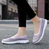 Chaussures de fitness 2024 Femme Femme Sneakers Casual Fashion Wedge Plateforme Brand Girl Femme Mesh White Luxury Designers