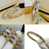 Bangle Designer Merk armbanden voor vrouwen GOUD VOLLEDIGE CRYSTAL VIER VIER BLAAK PERLEE Sweet Clover Flower Cuff Valentine Party Gift Jewelryq2 Originele kwaliteit