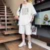 2024韓国のファッションメンショートセットカジュアルスーツレタープリントTシャツショーツ2ピース夏のトラックスーツY2Kスプロットウェア240419