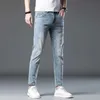 Jeans pour hommes jeans ultra minces jeans à ajustement serré avec élasticité ultrathin adaptée au printemps 2024 Vêtements de rue pantalon de cheville en jean en denim pantalon ciel bleu denim ks