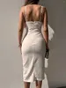 Robes décontractées européennes et américaines Tempérament de vêtements pour femmes Bandage de couleur solide corps mince corps sexy section consulante robe