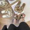 Chaussures décontractées 2024 Été à la mode à la mode des extraits plats Plats Toe Sandales Sandales Sandals Sandals Sandal