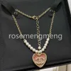 High-end brief hanger ketting designer sieraden van hoogwaardige koper 18k gouden merk kettingen kristal parel ketting mannen vrouwen choker hanger bruiloft geschenk