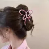 Klemmen nieuwe gradiënt kleur ontwerp hol haarclip meisje zoete vlinder greep haarppin boog metalen haar klauw paardenstaart haaraccessoires wome y240425