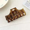 المشابك yhj retro Hollow Out Hair Claw Stripe Hair Claw Claw Claw Shark Catch Hair Association for Women Girls Y240425