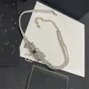 Kvinna hänge halsband 2023 senaste cclies guld chokers halsband lyxiga designer smycken kvinnor män klassiker c logotyp pärltröja kedja 126