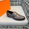 Beste Qualität Männer Designer -Kleiderschuhe Bullock Echtes Leder Casual Slip auf Schuhe New Brogue Luxuriöses formelle Schuhe Geschäft täglich Cowhide Schuhe Schwarz