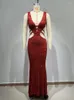 Runway Dresses Women Celebrity Deep V Neck Cut Out Red paljetter Lång lyxig cocktailklänning Elegant Prom Wedding Evening Party Födelsedagsklänning