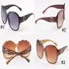 Marque de mode Femmes Lunettes de soleil bon marché 8013 Lunettes de tendance éclatées conduisant des lunettes de soleil pour les femmes en plein air