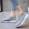 Casual schoenen vrouwen plus maat 42 stretch stoffen sneakers vulcaniseren vrouwelijke slip op mand sokken