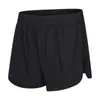 Shorts maschile maratona che esegue pantaloncini leggeri leggeri che asciugano la traspirazione di umidità traspirante Fitness Fitness Allenamento pantaloni a tre punti pantaloncini D240426