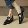 Casual schoenen lente herfst 2024 dames gerichte teen flats voor vrouwelijk leer comfortabel buckle mode vrouwen