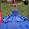 Königsblau von den Schulterrüschen Bug Quinceanera Kleider Ballkleid ärmellose 3D Blumen Applikationen Süßes Vestidos de xv Anos