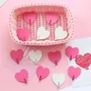 Iron Wall Mount Hook Metal Heart Form Key Chain Storage Rack Stark självhäftande kapphatt Hanger Girl Child Room Decor Holder 240426