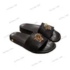 Slide da piscina da uomo Slides Designer Slipper Designer Sandali Donne Uomini Black Black Sole in gomma Slider 2024 Summer Beach Flip Flops Flat Flats Piatti di zecca Vintage Nuove piattaforme