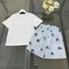 人気のベビートラックスーツサマーボーイズスーツキッズデザイナー服サイズ100-160 cm乗馬パターンプリントTシャツとショートパンツ24april