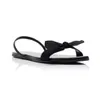 Designer -Sandalen Frauen schieben Heels Schuhe reine Reihe Samt Bug Rückengurt flache Sandalen modische einfache Pendler Müller Schuhe Frauen DS0O