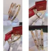 Kvalitet 2024 Tunn smal utgåva Rose Designer Women's Diamond Top V-Shaped Gold Sier Armband Open Wedding Jewelry Box Q3 Original Kvalitet