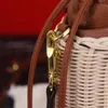 Toppkvalitetsdesigner Handgjorda bambustrandväska Vicker Bucket Bag Straw Woven Handväska Lyxig och fashionabla crossbody -väska Kvinnors mångsidiga axelväskor