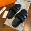 Sandálias de grife chypre sandal slides de sapatos femininos Slippers chinelos noir de pele de pele