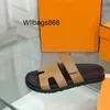 Designer Family Slippers 2024 Femmes Slipper Chypre Classic Leather Beach Classic Flat Sandales Summer Lady Vintag 3C1J