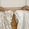 Rompers 2024夏の女の子の服幼児の女の子のボディスーツフリルベイビーワンピースh240509