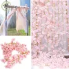 Dekorativa blommor 180 cm 135 huvuden Artificiell körsbärsblomning Fake Silk Flower Vine Wall Hanging Garland för Wedding Arch Home Decoration