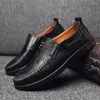 Casual schoenen echte lederen mannen 2024 slip op formele loafers mocassins Italiaanse zwarte mannelijke rijden jkpudun