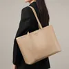 Selection Strict of High-end High-capacity Bags for Womens 2024 Trendy Commuting Tote Versatile Single Shoulder Genuine Leather Women
