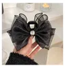 Klämmor Korea Sweet Mesh Tulle Big Bow Hair Claw Clips for Women White Black Bowknot Hair Clamp Hairpin HeadDress Accessories Shark Clip Y240425