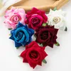 Flores decorativas 100pc 6 cm Artificial para álbum de recortes Decoración del hogar de la Navidad Arch Rose Arch Fause Silk Flannel Candy Candy