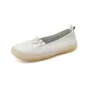 Scarpe casual genuine in pelle piccola bianca per donne 2024 gelatina di moca in colore solido pneumatico alla moda