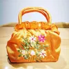 Oriental Aesthetics Orange Makeup Bag Chinese Traditionell handgjorda blommorband Broderi väska med handtag Hanfu Tillbehör 240425