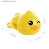 Sand Play Water Fun Baby Bathtub Toys Cute Swimming Duck Baby Bathtub Toys 1-3 pojkar och flickor nyfödda baby badkar leksaker Q240426