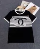 Kvinnors T-shirtdesigner 2024 Spring/Summer New Product Chest Open Back Top Stickover Liten doftande stil Kvinnor 74KU