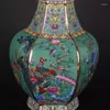 Vase Ingdezhen Qing Qianlongエナメル色の花と鳥の六角形のボトルとアンティーククラフトの磁器の家の家具アンティック