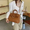 Quality High Platinum Westernized Handbag for Womens 2024 Trendy Korean Version Fashionable Single Shoulder Crossbody Bag Minimalist Handmade Genuine Leather